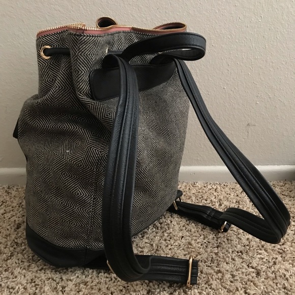 backpack - Picture 3 of 5